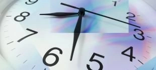 ¿Qué significa la hora espejo 23:23?
